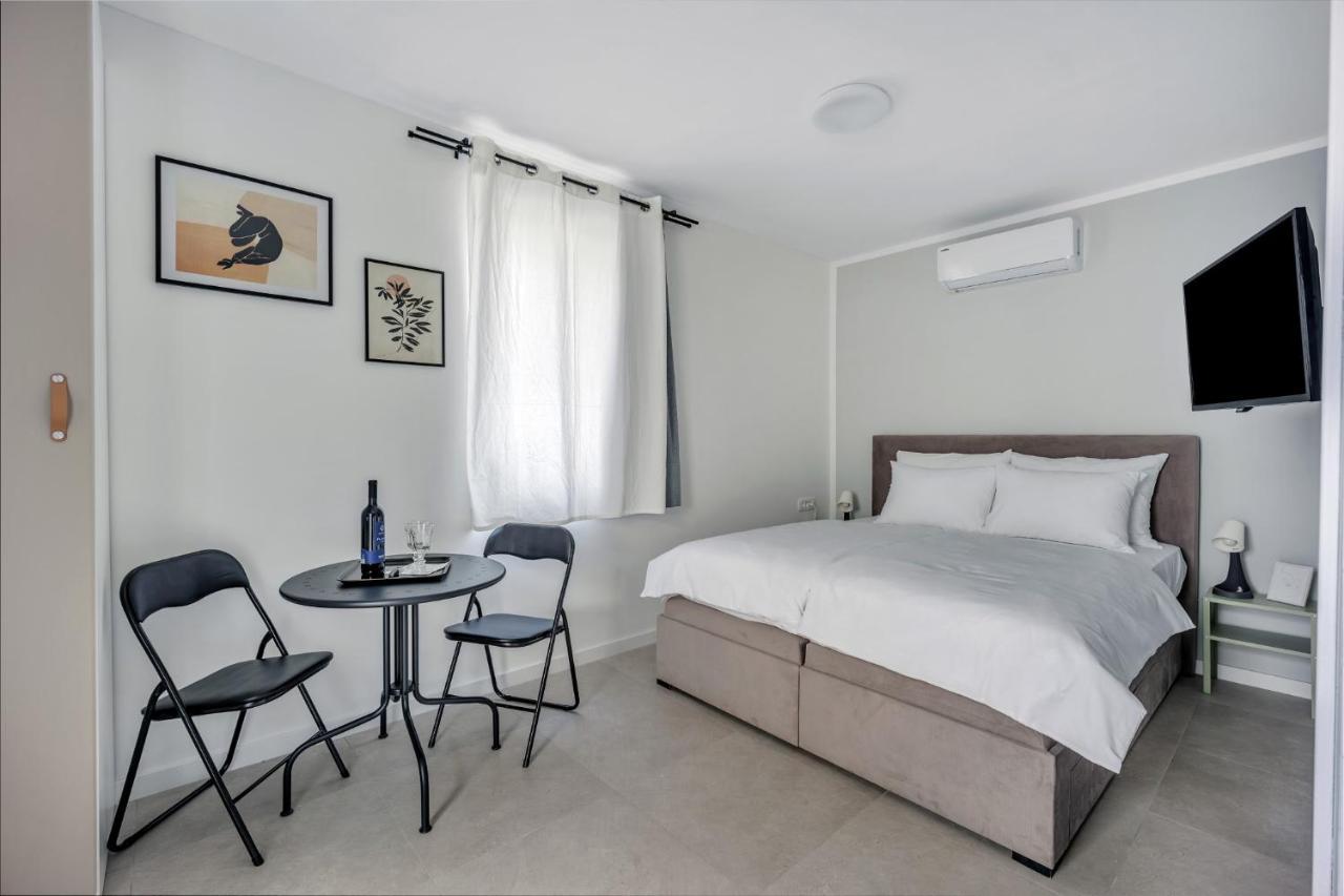 Studio Apartments Yucca, 2-Min To The Beach And 5 To Trogir Exterior foto