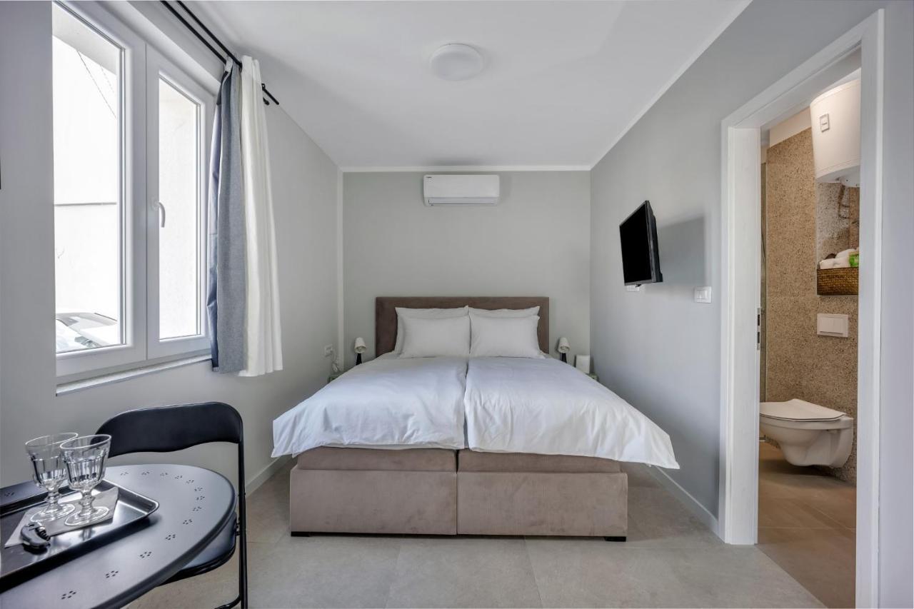 Studio Apartments Yucca, 2-Min To The Beach And 5 To Trogir Exterior foto