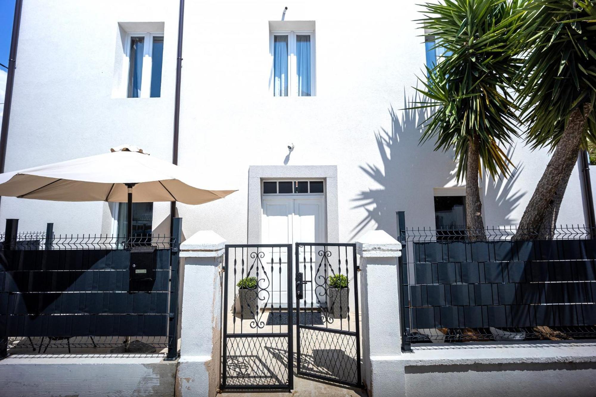 Studio Apartments Yucca, 2-Min To The Beach And 5 To Trogir Exterior foto