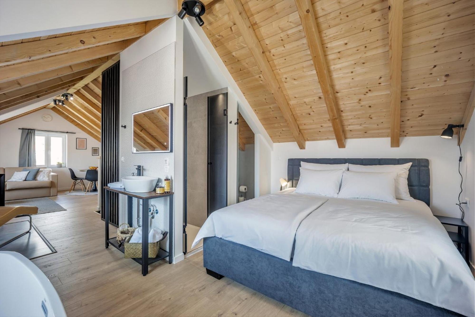 Studio Apartments Yucca, 2-Min To The Beach And 5 To Trogir Exterior foto