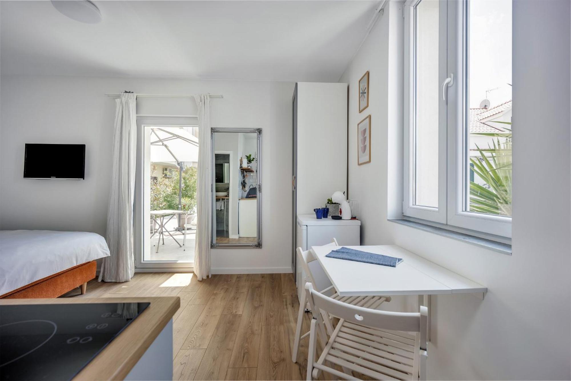 Studio Apartments Yucca, 2-Min To The Beach And 5 To Trogir Exterior foto